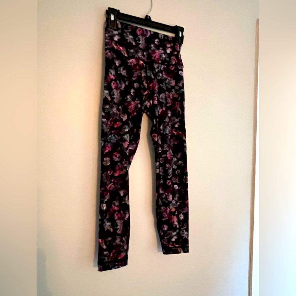 Lulu lemon 3/4 leggings size xs